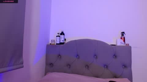 IG   OF red moonn online show from February 15, 11:39 am