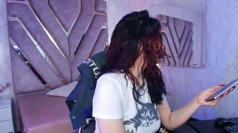 red_pandaa online show from June 9, 3:39 am