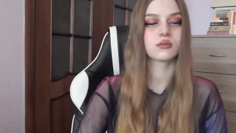 Snapshot of redhead_rabbit chatting on September 30, 3:17 am Lily online show from September 30, 3:17 am