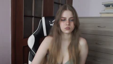 Lily online show from June 24, 3:02 am