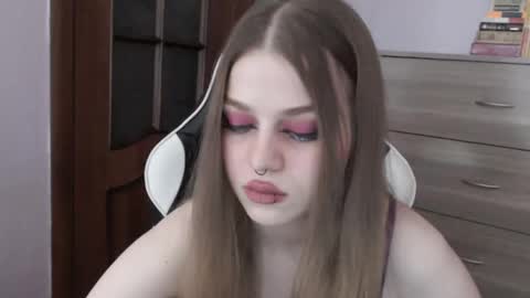 Snapshot of redhead_rabbit chatting on September 29, 3:16 am Lily online show from September 29, 3:16 am