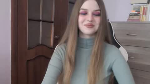 Snapshot of redhead_rabbit chatting on October 20, 2:05 am Lily online show from October 20, 2:05 am