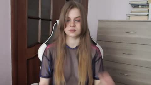 Lily online show from June 26, 2:39 am