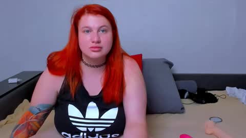 Snapshot of redheadhottiee chatting on September 16, 3:04 pm redheadhottiee online show from September 16, 3:04 pm