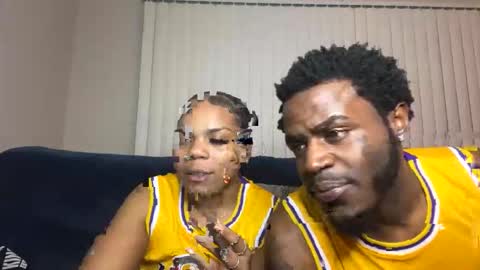 reekanddes online show from November 15, 5:09 am