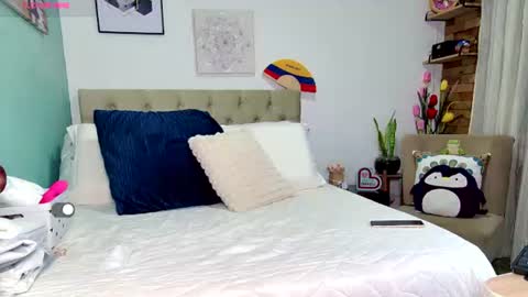 Yanella online show from July 5, 1:18 pm