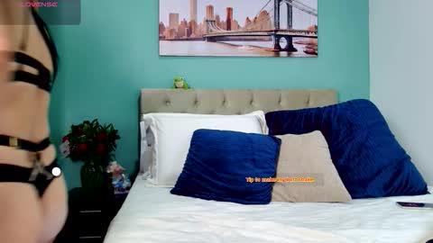 Yanella online show from October 19, 7:18 pm