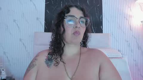 reginavegaa online show from April 13, 11:47 am