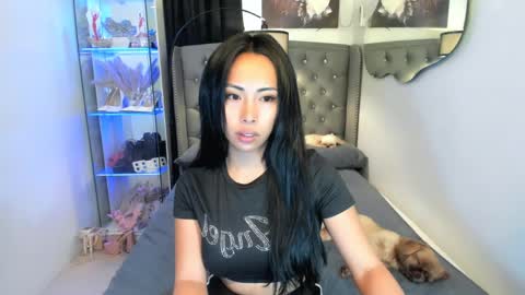 reighnempress online show from April 16, 2:33 am