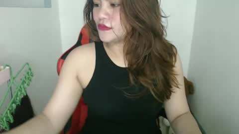 reign2525 online show from March 12, 3:40 pm