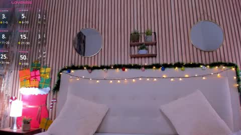 reina_loren online show from December 4, 4:56 am