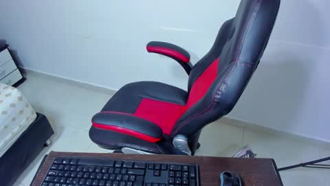 reina_loren online show from December 27, 10:37 pm