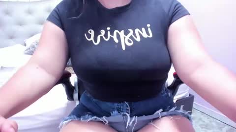 reina_loren online show from March 12, 11:12 pm