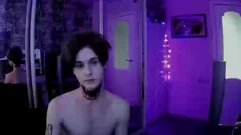 Snapshot of remitrash chatting on September 19, 7:23 am RemiTrash online show from September 19, 7:23 am