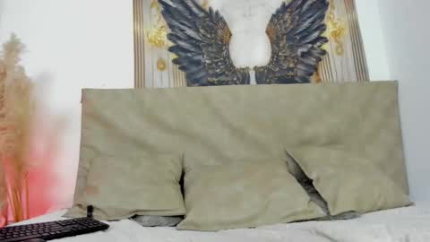 Laura online show from February 21, 9:32 pm