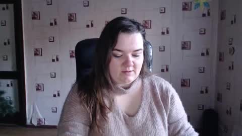 renataoia online show from February 12, 2:10 pm