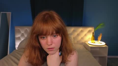 reneefoxy_ online show from June 6, 7:36 am