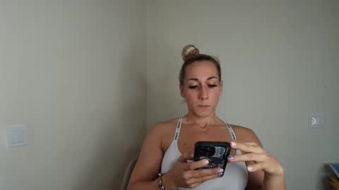 Snapshot of renigendur chatting on October 22, 9:45 am ReniGendur online show from October 22, 9:45 am