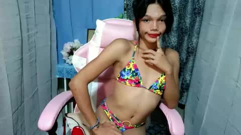 Rhiana online show from November 14, 5:15 pm