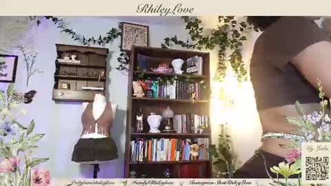 Rhileylove online show from July 18, 1:51 am