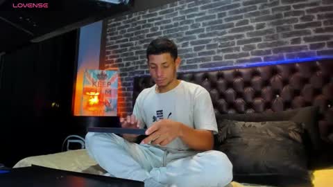 --- Richar --- online show from December 18, 2:45 pm