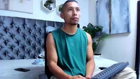richar_voller online show from July 25, 11:30 am
