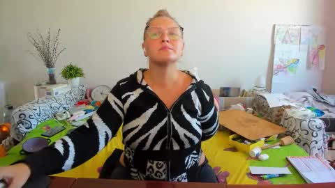 Anna - not anna - right Anna  online show from November 3, 10:05 am