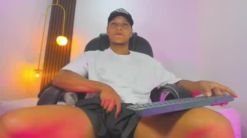 Snapshot of ricky_owens1 chatting on February 10, 9:36 pm Ricky  online show from February 10, 9:36 pm