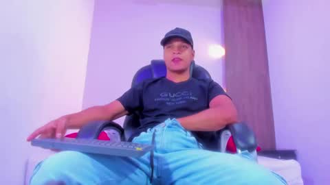 Snapshot of ricky_owens1 chatting on February 8, 9:57 pm Ricky  online show from February 8, 9:57 pm