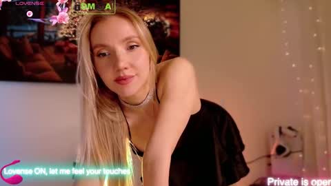 Rina Asty online show from December 4, 5:23 pm