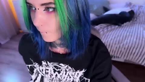   DianaBrite            fansl y online show from October 5, 12:35 pm