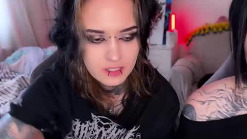   DianaBrite            fansl y online show from March 29, 12:29 pm