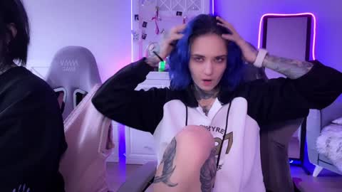   DianaBrite            fansl y online show from January 21, 11:56 am