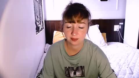 Snapshot of riri_rich chatting on March 9, 5:44 am Rita online show from March 9, 5:44 am