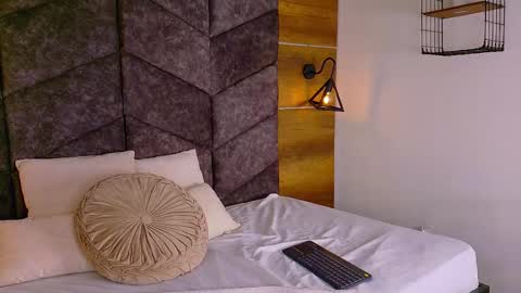 RIRI  online show from October 25, 8:53 pm