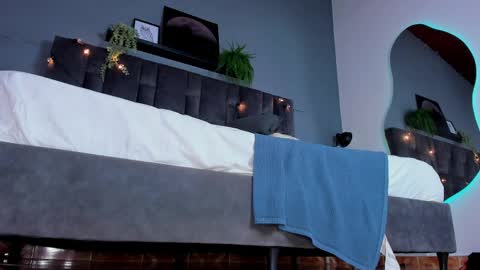 RIRI  online show from April 9, 8:25 pm