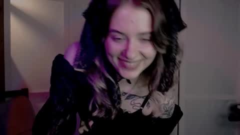 Snapshot of risha_laass chatting on December 1, 9:06 pm risha_laass online show from December 1, 9:06 pm