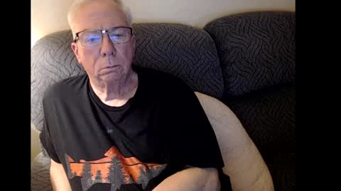 Snapshot of rk504 chatting on February 26, 2:52 am Ron online show from February 26, 2:52 am