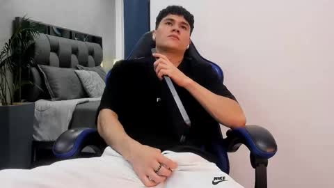 Snapshot of roan_birkin chatting on October 20, 8:36 pm Roan Birkin online show from October 20, 8:36 pm