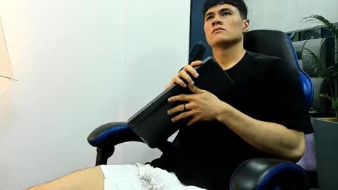 Snapshot of roan_birkin chatting on September 29, 8:52 pm Roan Birkin online show from September 29, 8:52 pm
