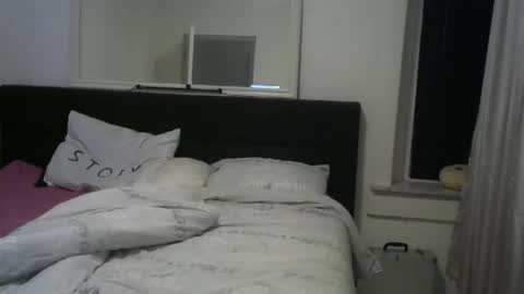 rober10000 online show from November 9, 5:33 am