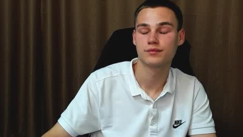 robert10211 online show from September 16, 7:17 pm