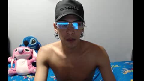 robert_kingg online show from December 15, 9:38 am