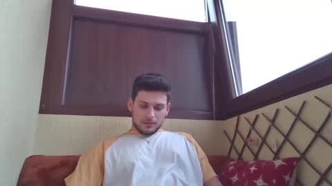Snapshot of roberto_twink1 chatting on December 5, 8:05 am Roberto online show from December 5, 8:05 am