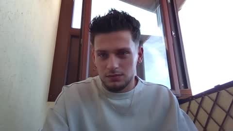 Snapshot of roberto_twink1 chatting on September 15, 11:01 am Roberto online show from September 15, 11:01 am