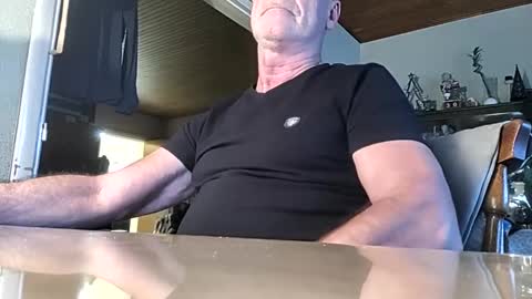 robke1966 online show from December 31, 8:04 am