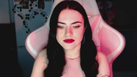 Sophie  online show from March 6, 5:00 pm