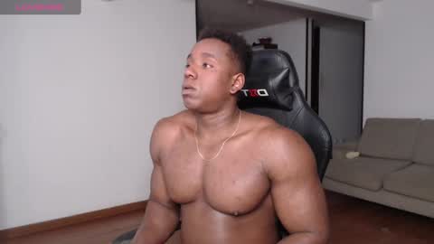 Snapshot of rogger_physique chatting on January 23, 6:06 am Rogger online show from January 23, 6:06 am