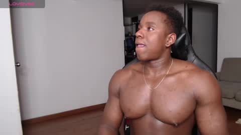 Snapshot of rogger_physique chatting on February 11, 4:55 am Rogger online show from February 11, 4:55 am