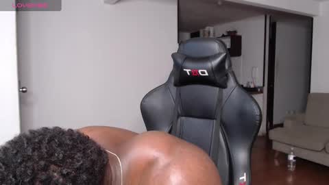 Snapshot of rogger_physique chatting on January 22, 1:42 am Rogger online show from January 22, 1:42 am